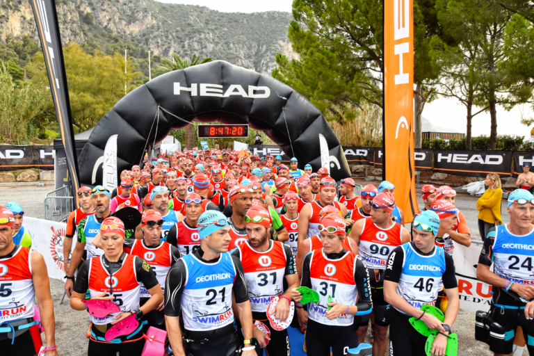 Athlètes au départ du SwimRun au village sportif de la Petite Afrique à Beaulieu-sur-Mer